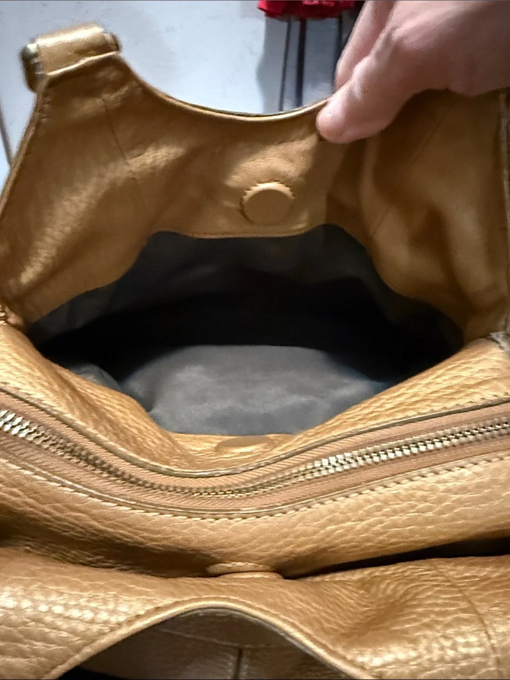 Pebbled Tan Shoulder Bag with Gold-Tone Closure Vintage